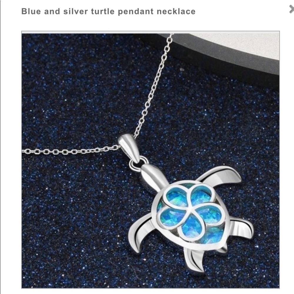Turtle pendant necklace